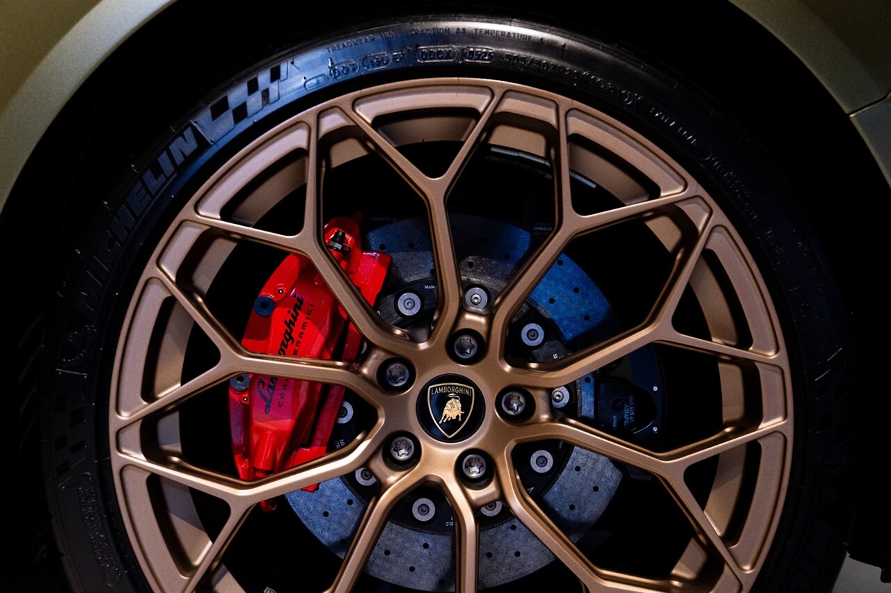 2022 Lamborghini Huracan EVO Spyder VF Supercharged  VF Supercharged - Photo 11 - Beverly Hills, CA 90212