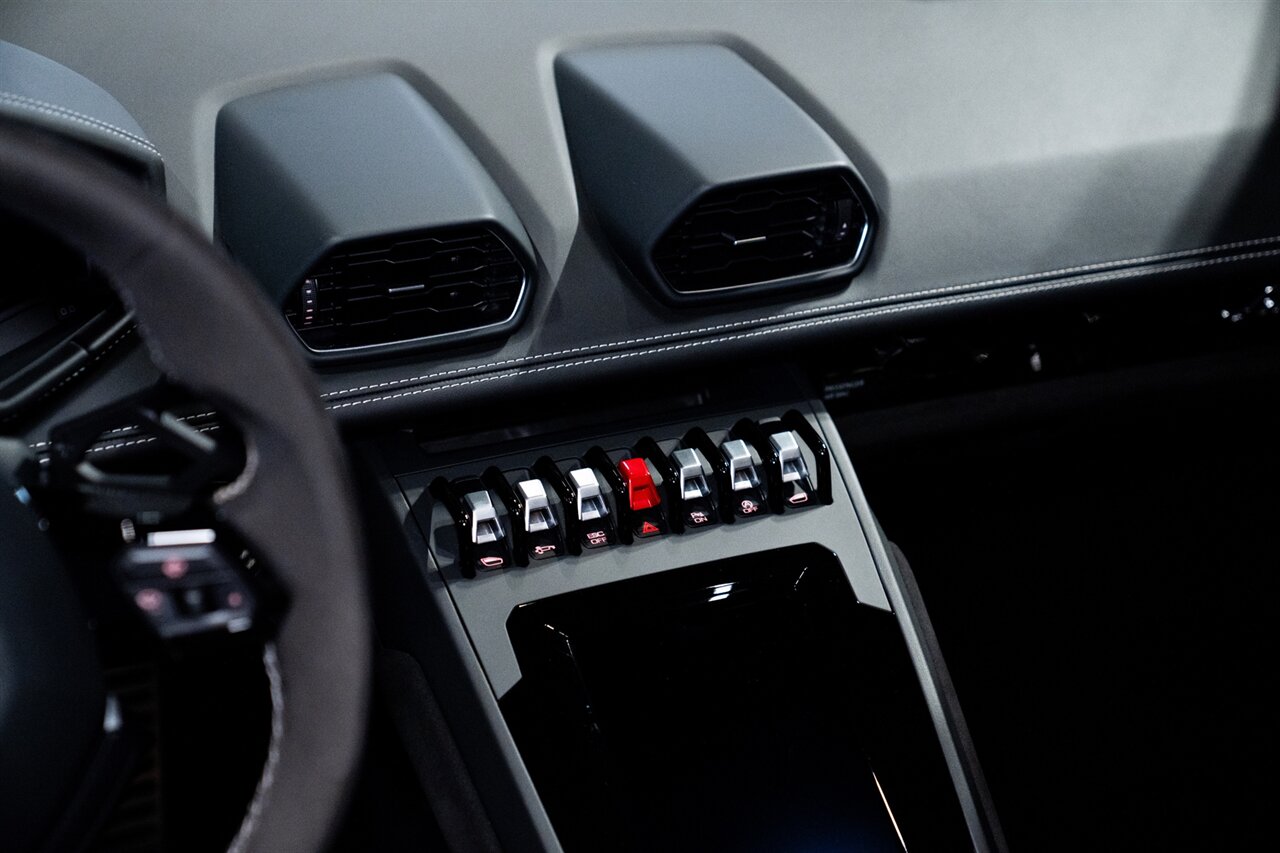 2022 Lamborghini Huracan EVO Spyder VF Supercharged  VF Supercharged - Photo 14 - Beverly Hills, CA 90212