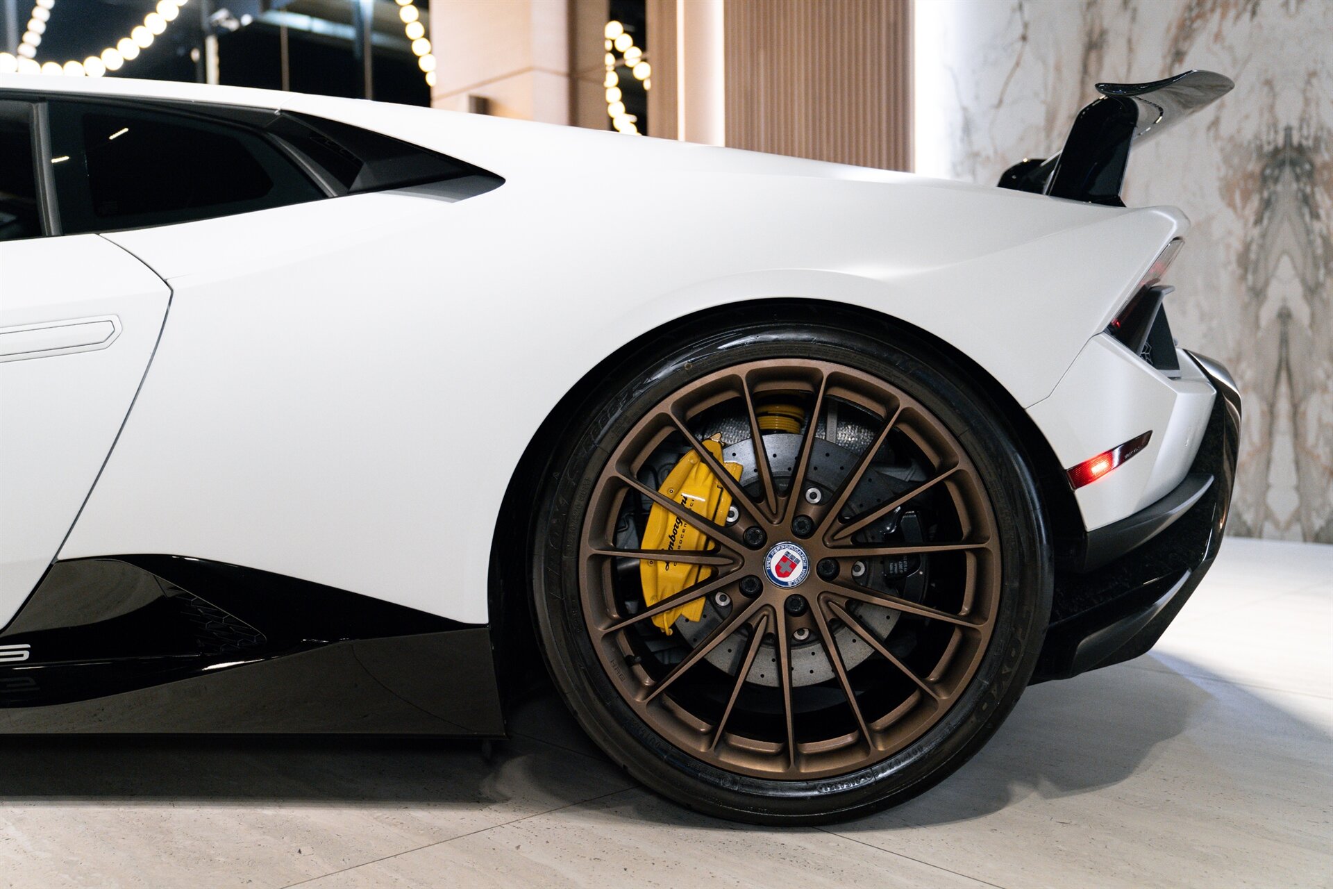 2018 Lamborghini Huracan LP 640-4 Performante Twin Turbo - Photo 9