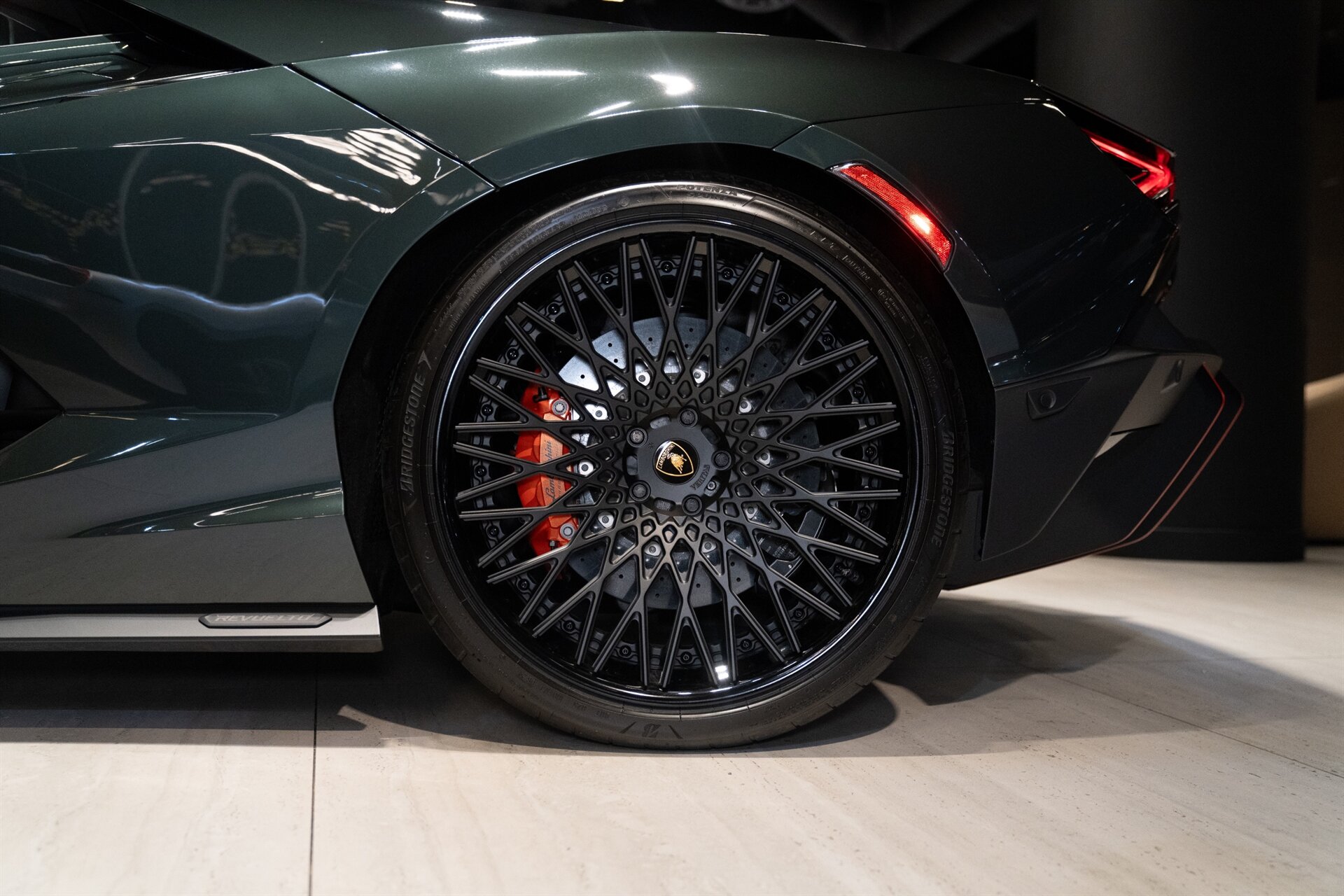 2024 Lamborghini Revuelto - Photo 17