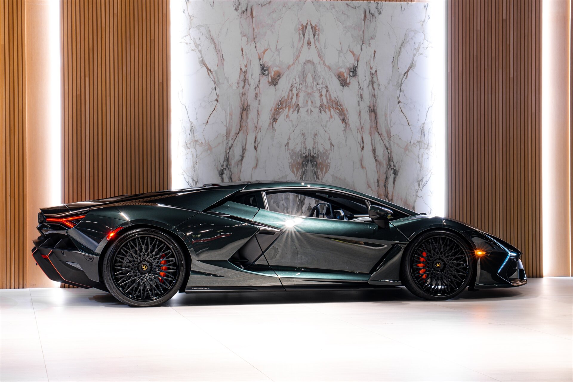 2024 Lamborghini Revuelto - Photo 6