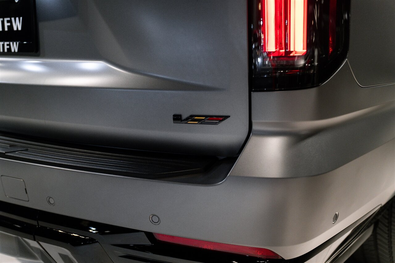 2026 Cadillac Escalade-V   - Photo 10 - Beverly Hills, CA 90212