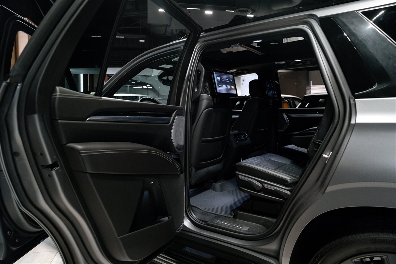 2026 Cadillac Escalade-V   - Photo 15 - Beverly Hills, CA 90212