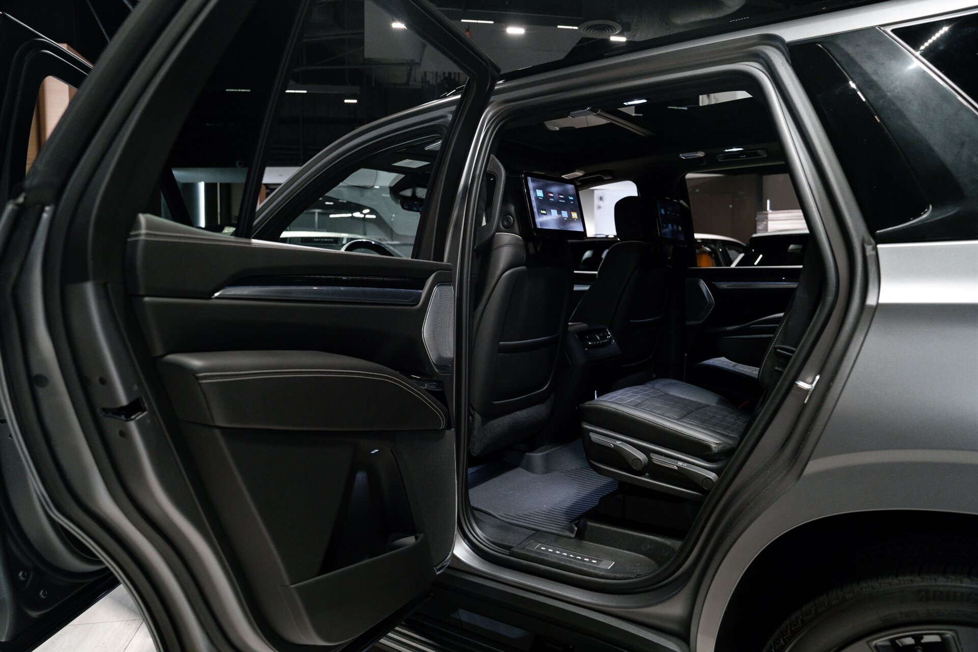 2026 Cadillac Escalade-V - Photo 15