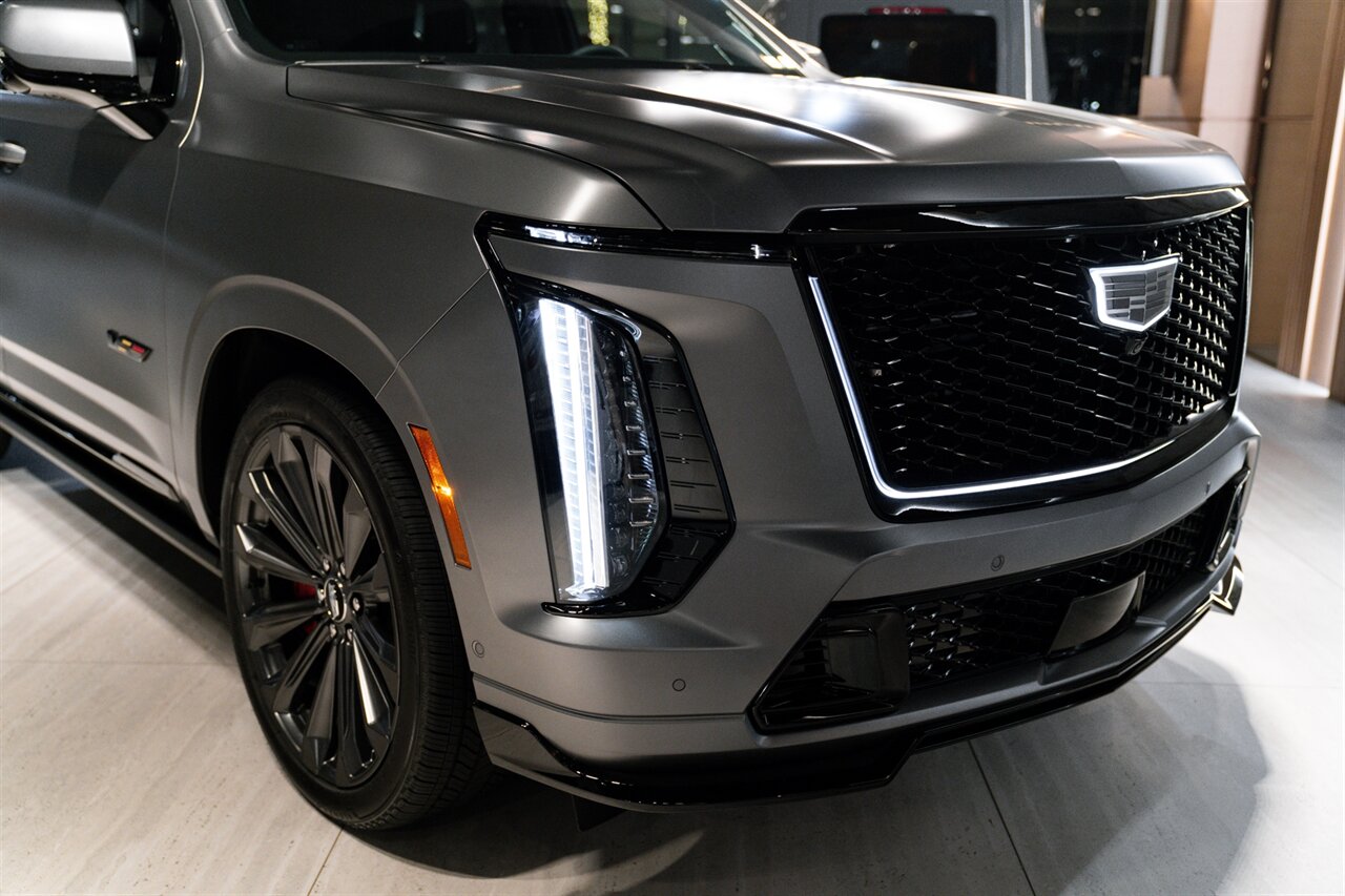 2026 Cadillac Escalade-V   - Photo 12 - Beverly Hills, CA 90212