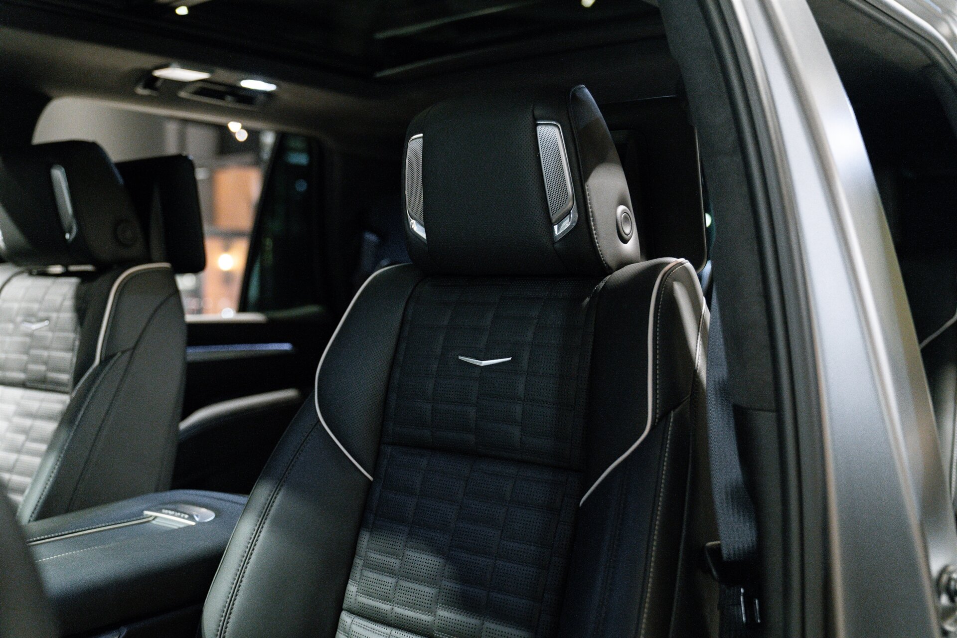 2026 Cadillac Escalade-V - Photo 18