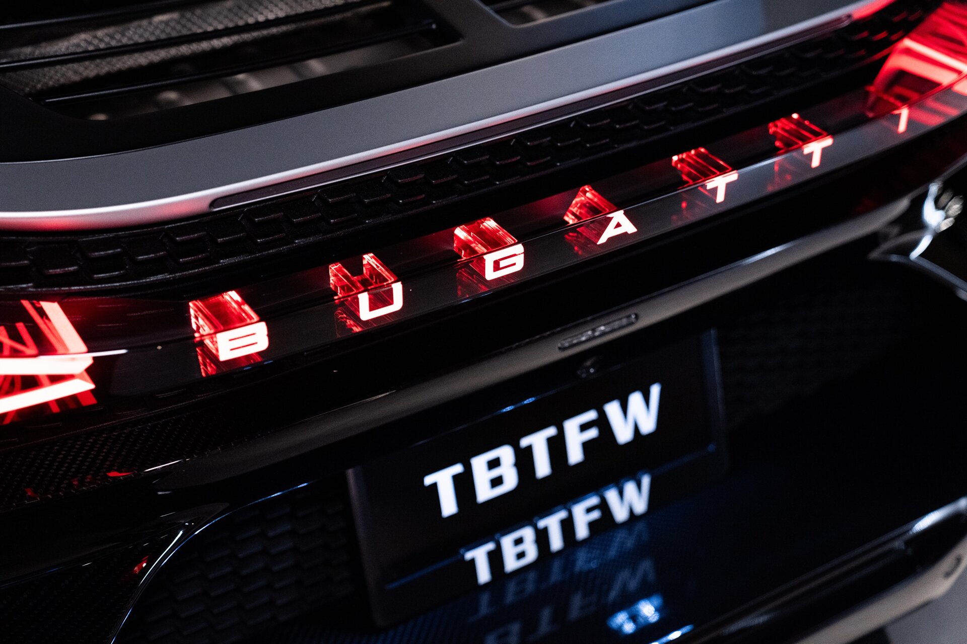 2025 Bugatti Mistral W16 - Photo 33