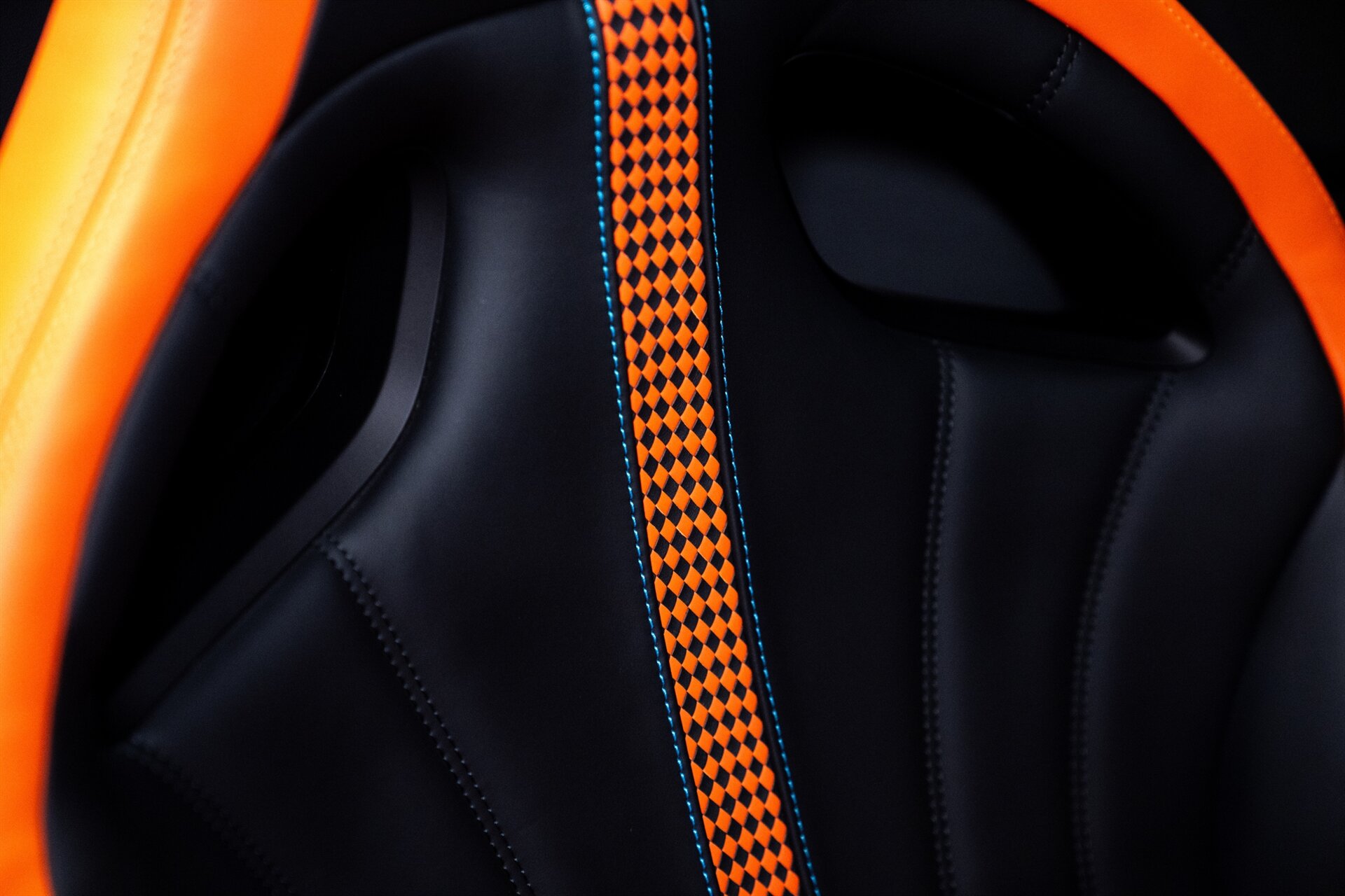 2025 Bugatti Mistral W16 - Photo 9