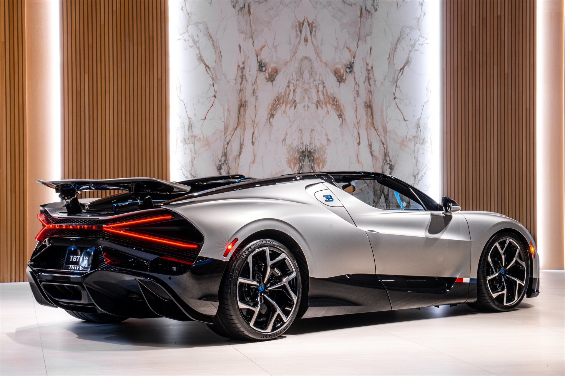 2025 Bugatti Mistral W16 - Photo 3