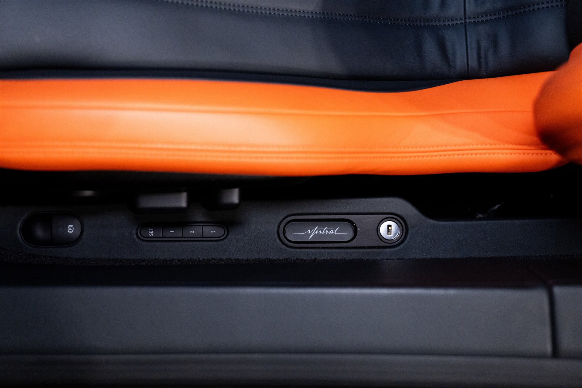 2025 Bugatti Mistral W16 - Photo 18