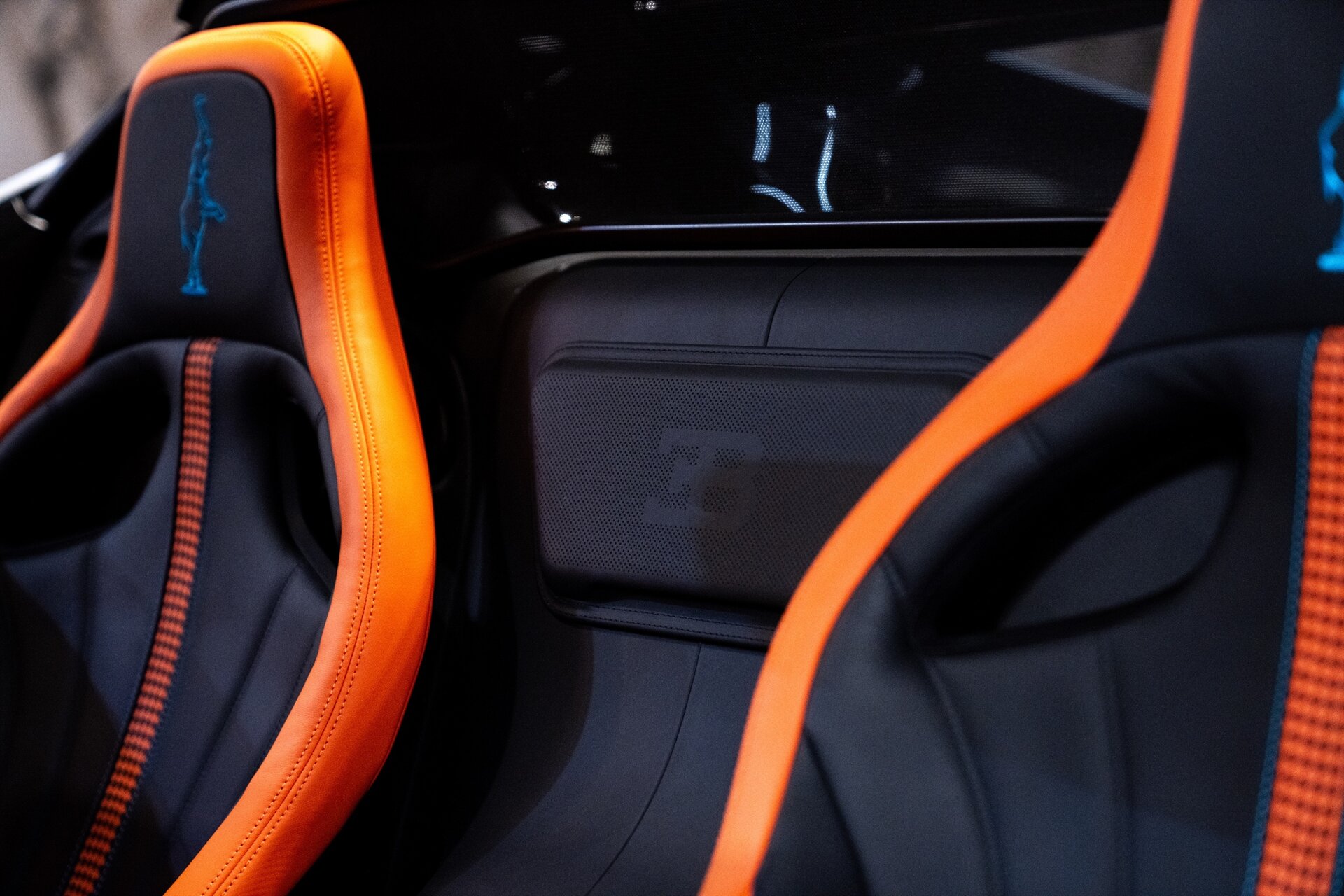 2025 Bugatti Mistral W16 - Photo 13