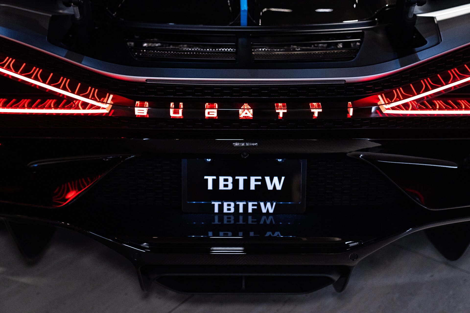 2025 Bugatti Mistral W16 - Photo 32