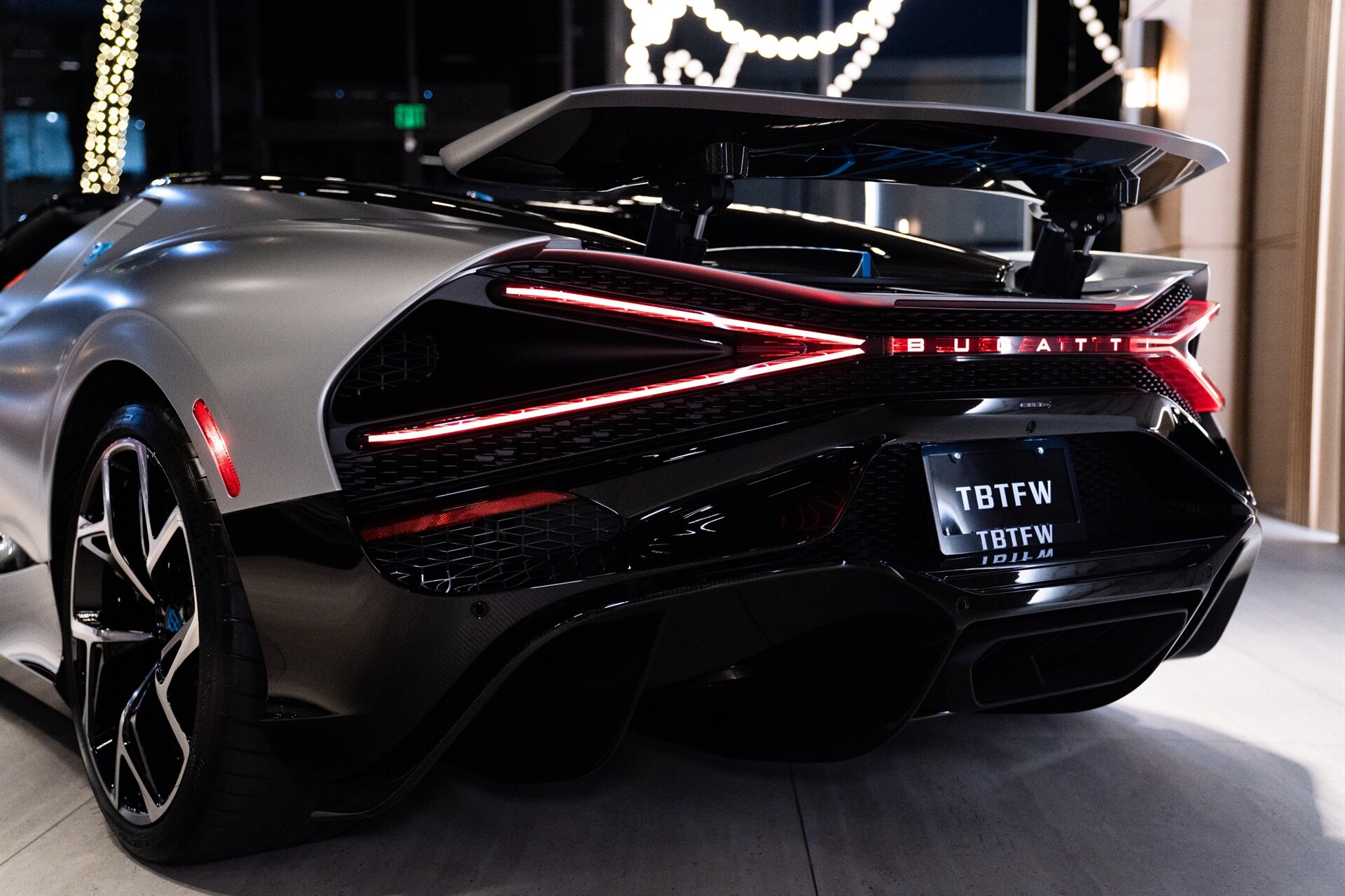 2025 Bugatti Mistral W16 - Photo 34