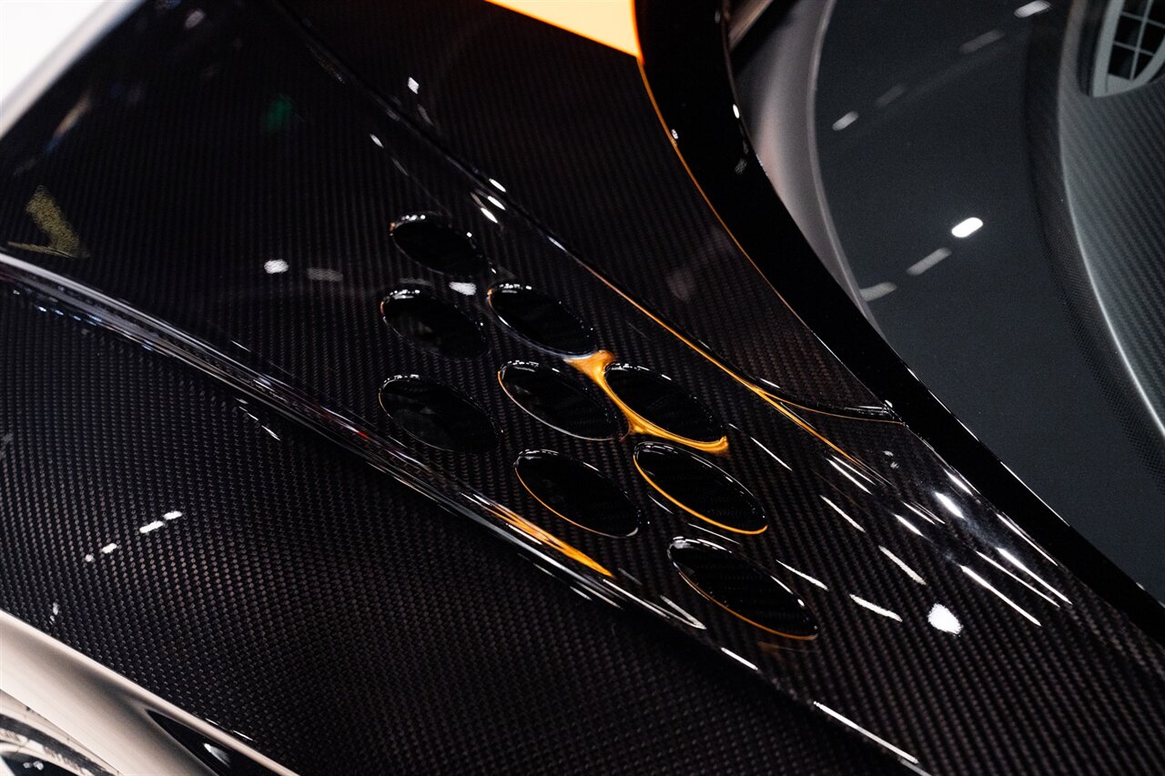 2022 Bugatti Chiron Super Sport 300+ - Photo 14 - Beverly Hills, CA 90212