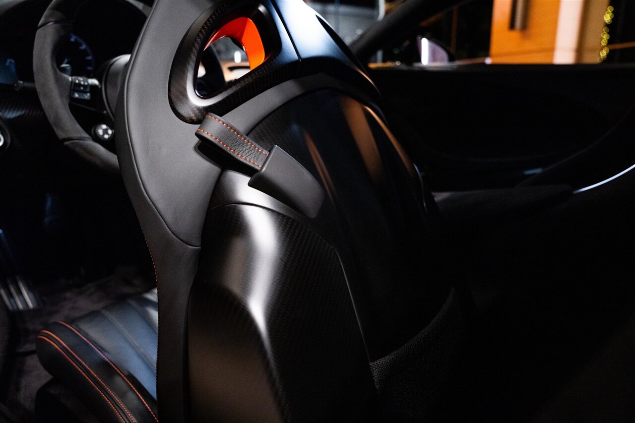 2022 Bugatti Chiron Super Sport 300+ - Photo 30 - Beverly Hills, CA 90212