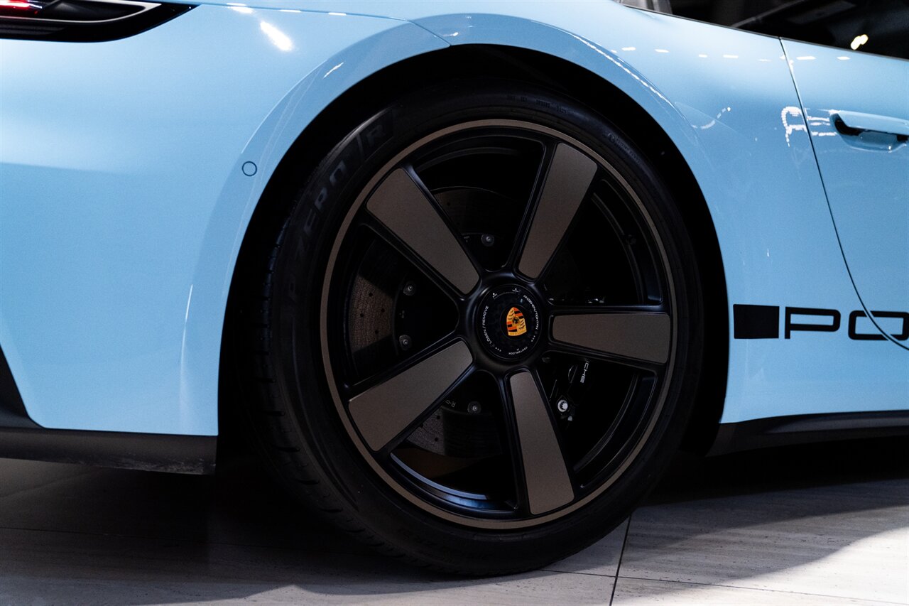 2026 Porsche 911 Carrera GTS Spirit 70   - Photo 16 - Beverly Hills, CA 90212