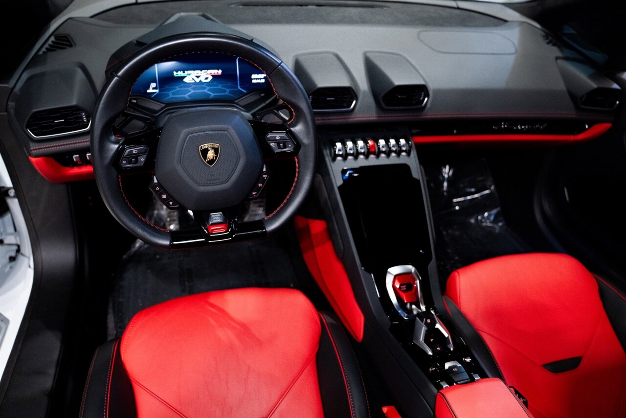 2023 Lamborghini Huracan EVO Spyder - Photo 9 - Beverly Hills, CA 90212