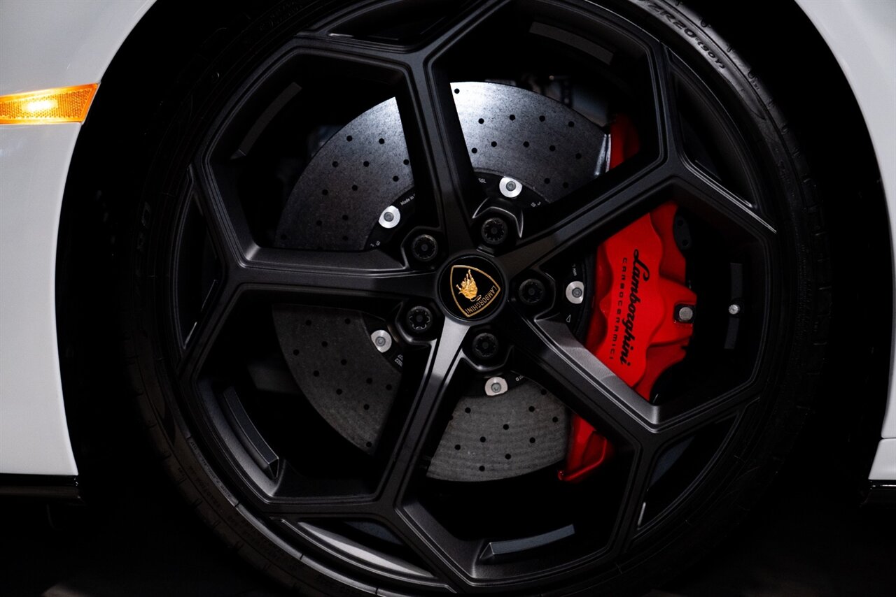 2023 Lamborghini Huracan EVO Spyder - Photo 15 - Beverly Hills, CA 90212