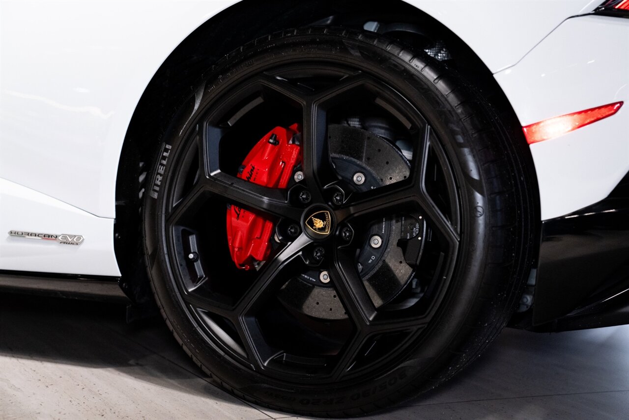 2023 Lamborghini Huracan EVO Spyder - Photo 20 - Beverly Hills, CA 90212