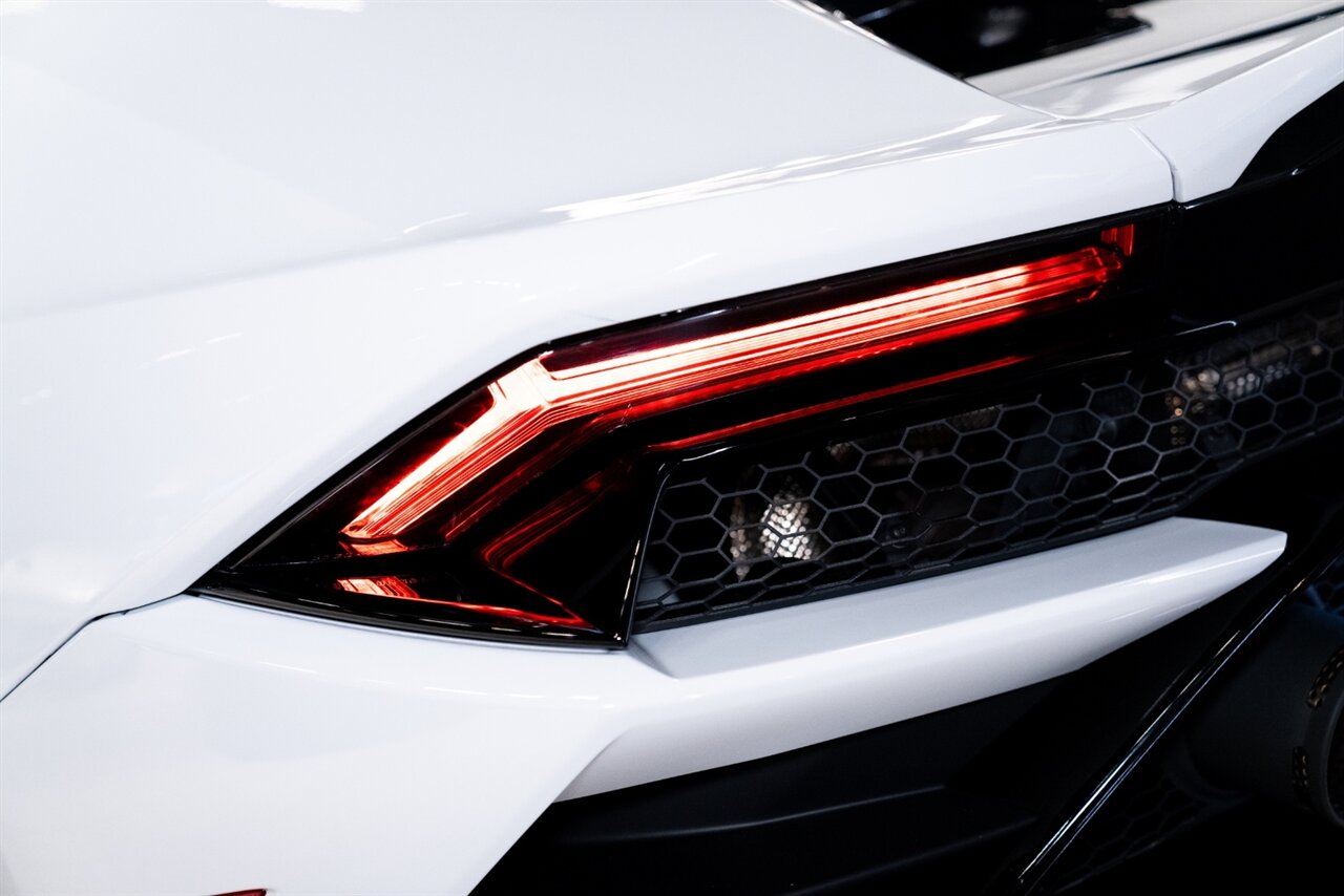 2023 Lamborghini Huracan EVO Spyder - Photo 26 - Beverly Hills, CA 90212