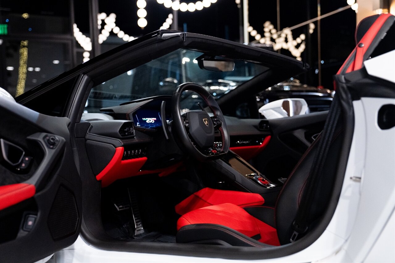 2023 Lamborghini Huracan EVO Spyder - Photo 10 - Beverly Hills, CA 90212