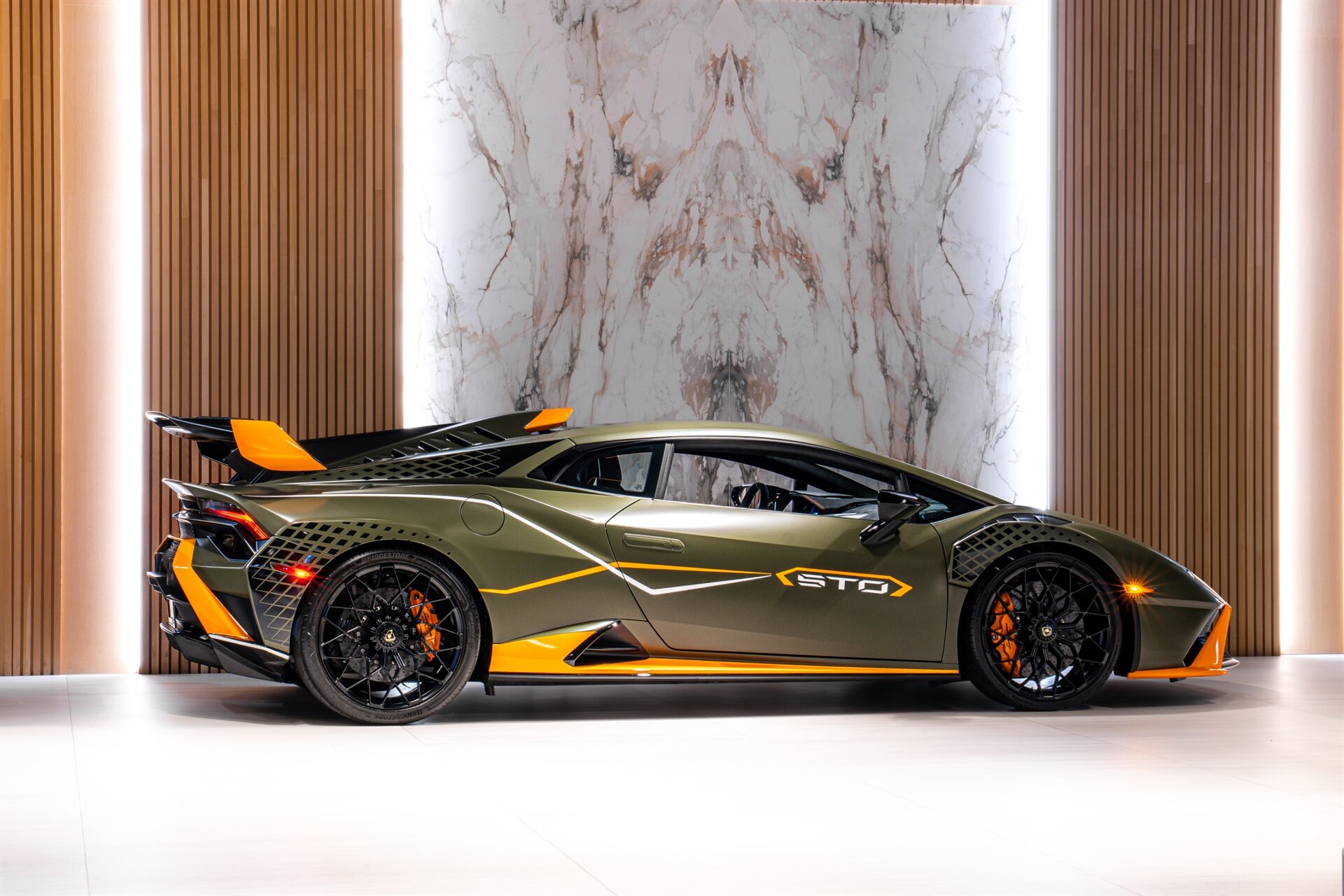 2022 Lamborghini Huracan STO - Photo 5
