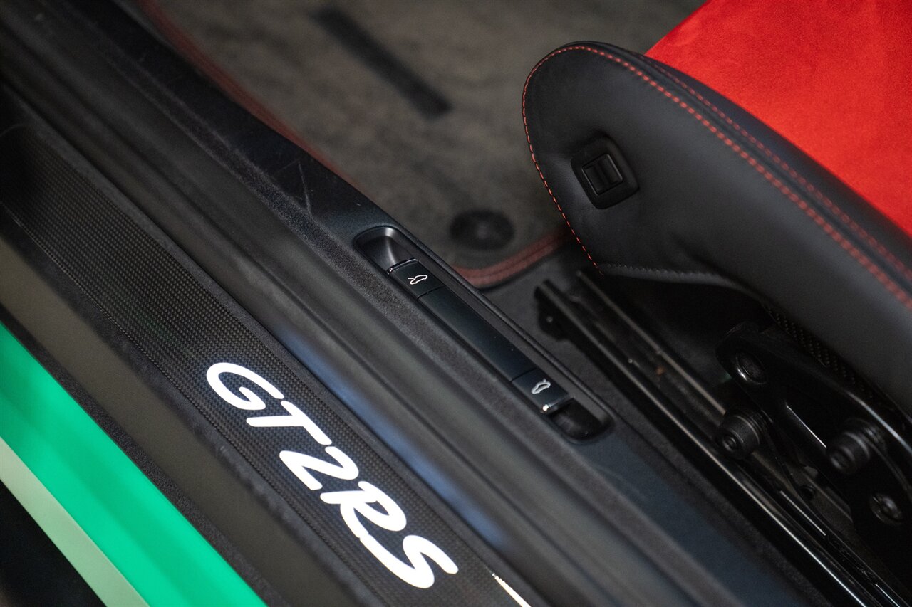 2018 Porsche 911 GT2 RS   - Photo 17 - Beverly Hills, CA 90212