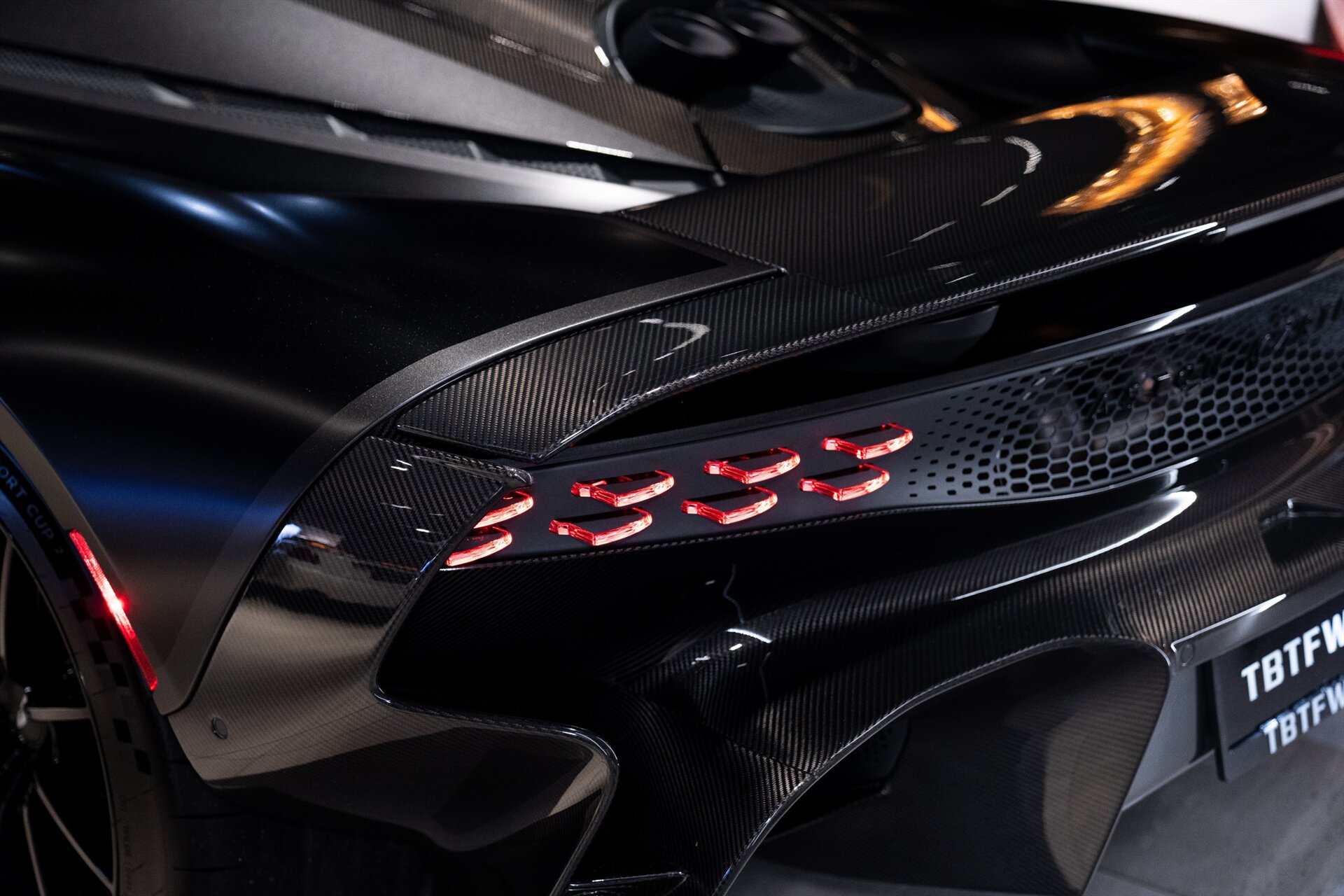 2026 Aston Martin Valhalla - Photo 39