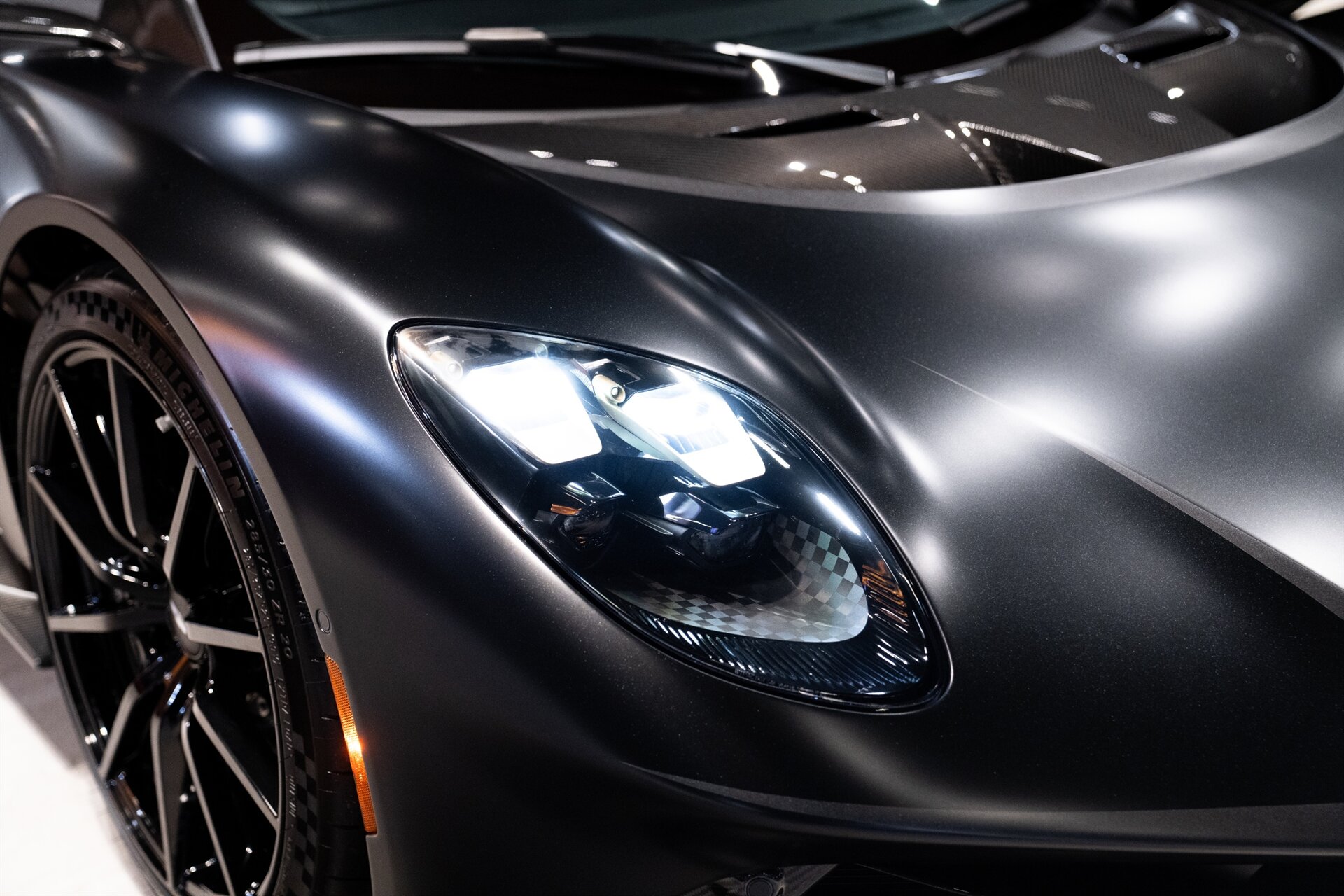 2026 Aston Martin Valhalla - Photo 9