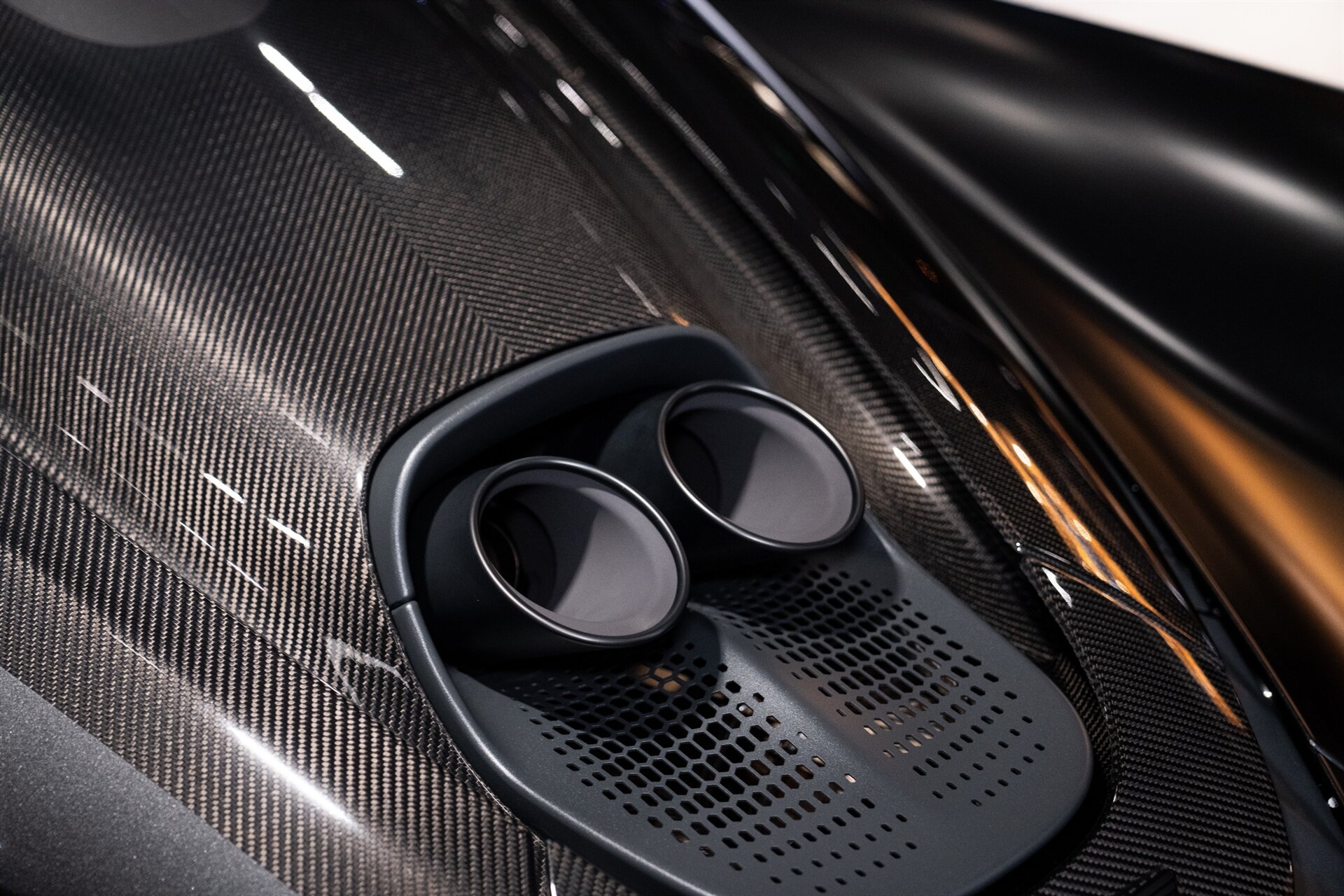 2026 Aston Martin Valhalla - Photo 43