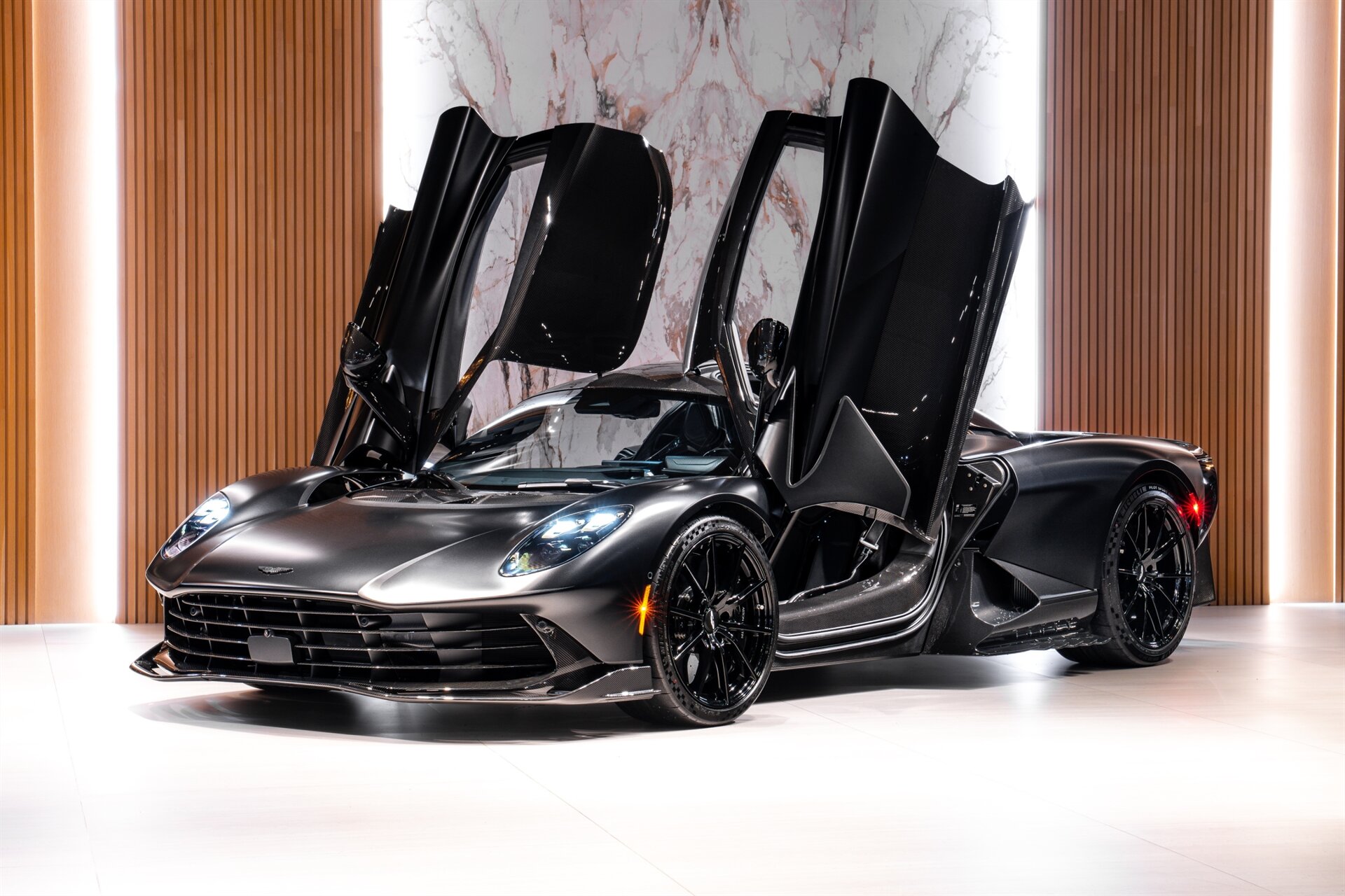 2026 Aston Martin Valhalla - Photo 2