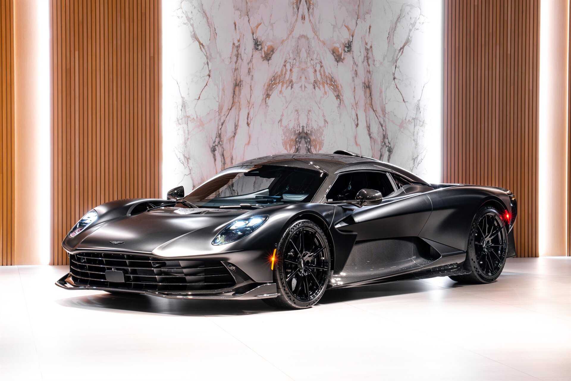 2026 Aston Martin Valhalla - Photo 1