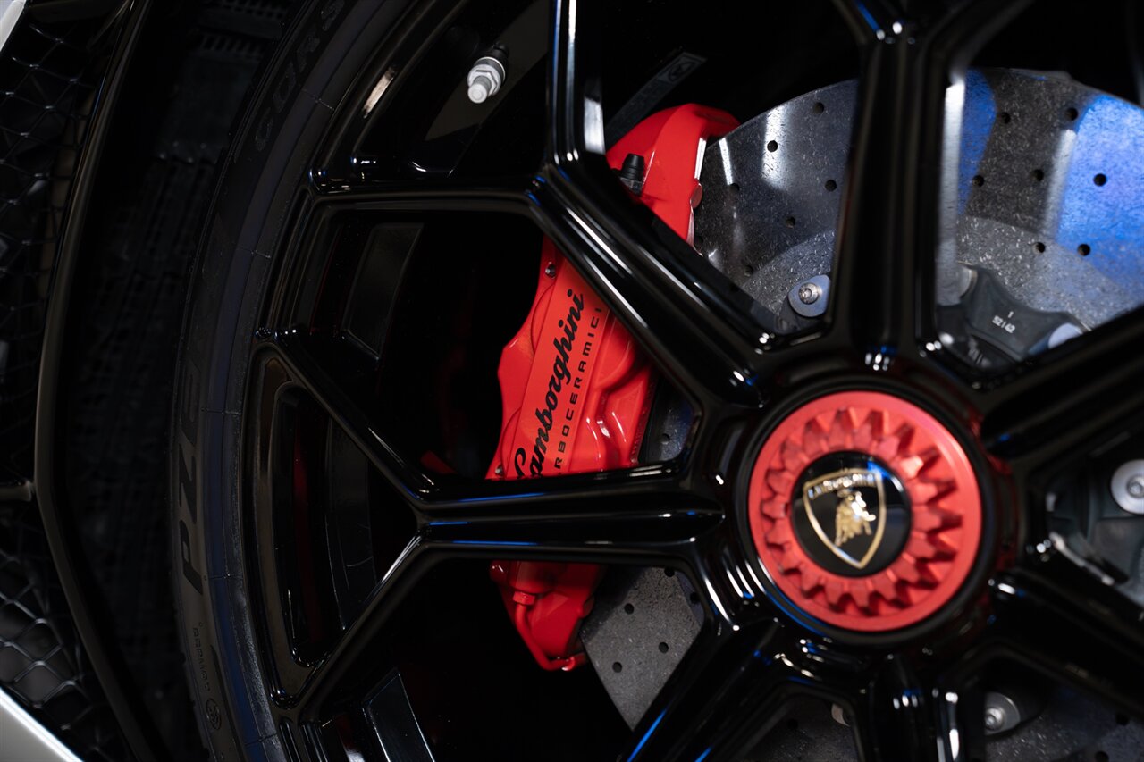 2020 Lamborghini Aventador LP 770-4 SVJ   - Photo 27 - Beverly Hills, CA 90212