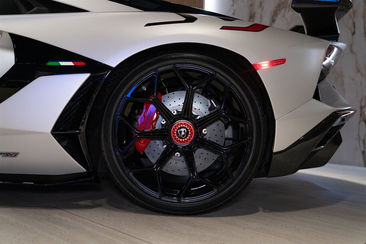 2020 Lamborghini Aventador LP 770-4 SVJ   - Photo 26 - Beverly Hills, CA 90212