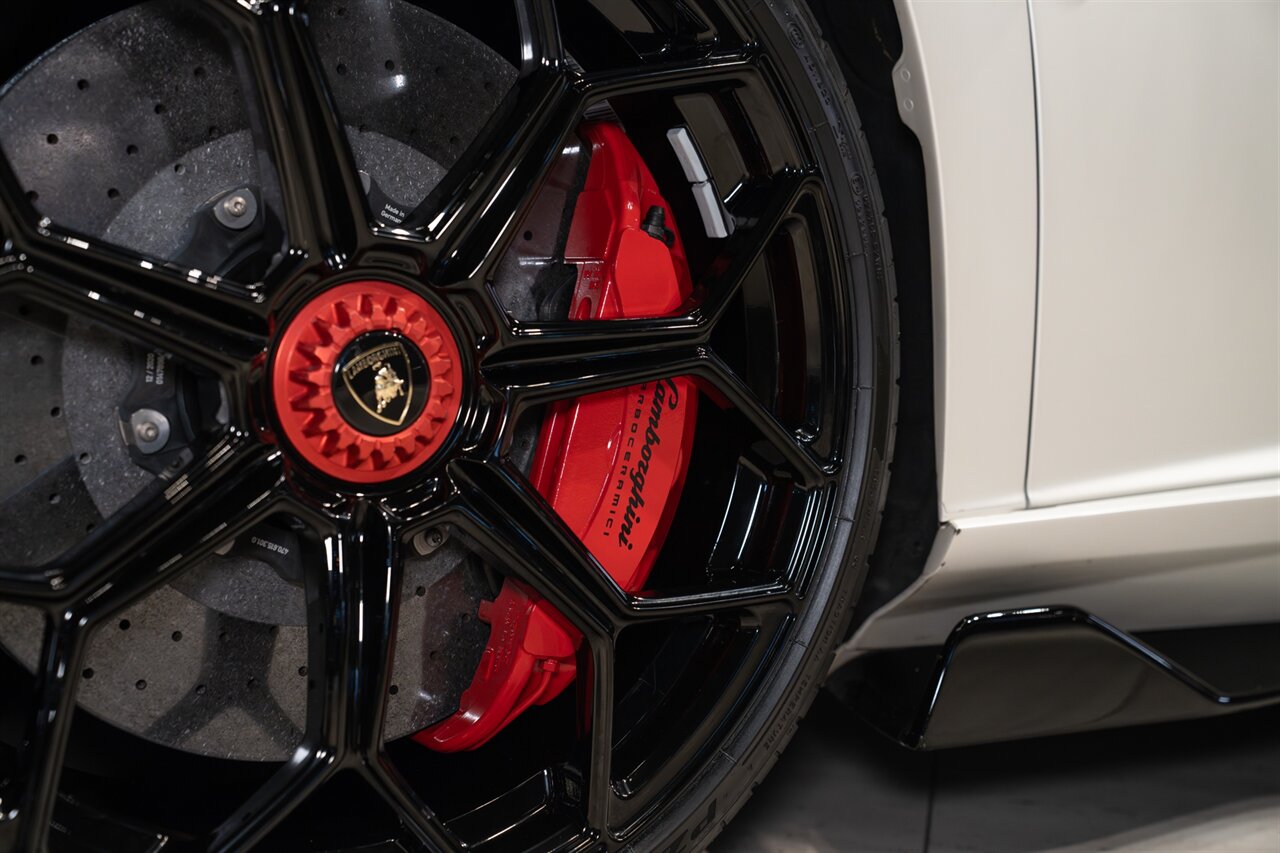 2020 Lamborghini Aventador LP 770-4 SVJ   - Photo 24 - Beverly Hills, CA 90212