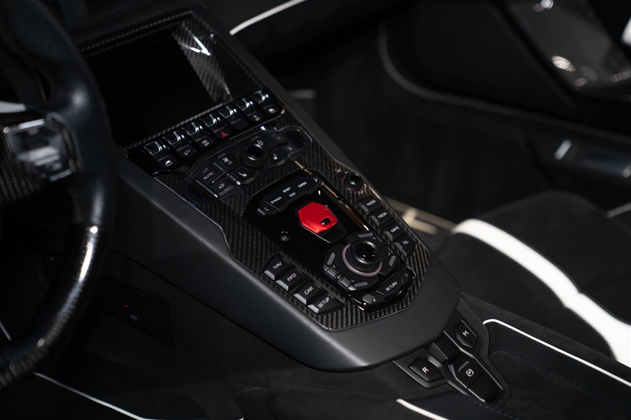 2020 Lamborghini Aventador LP 770-4 SVJ   - Photo 15 - Beverly Hills, CA 90212