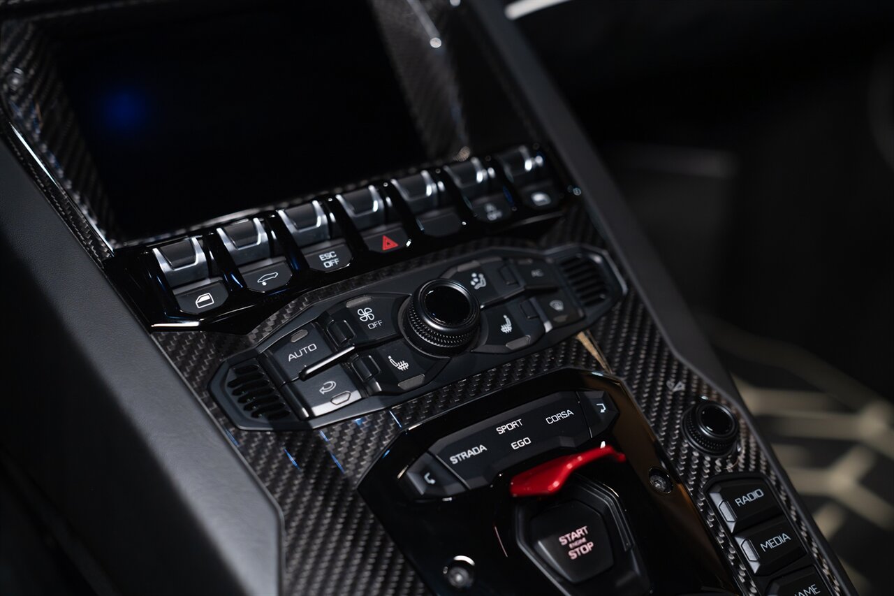 2020 Lamborghini Aventador LP 770-4 SVJ   - Photo 42 - Beverly Hills, CA 90212