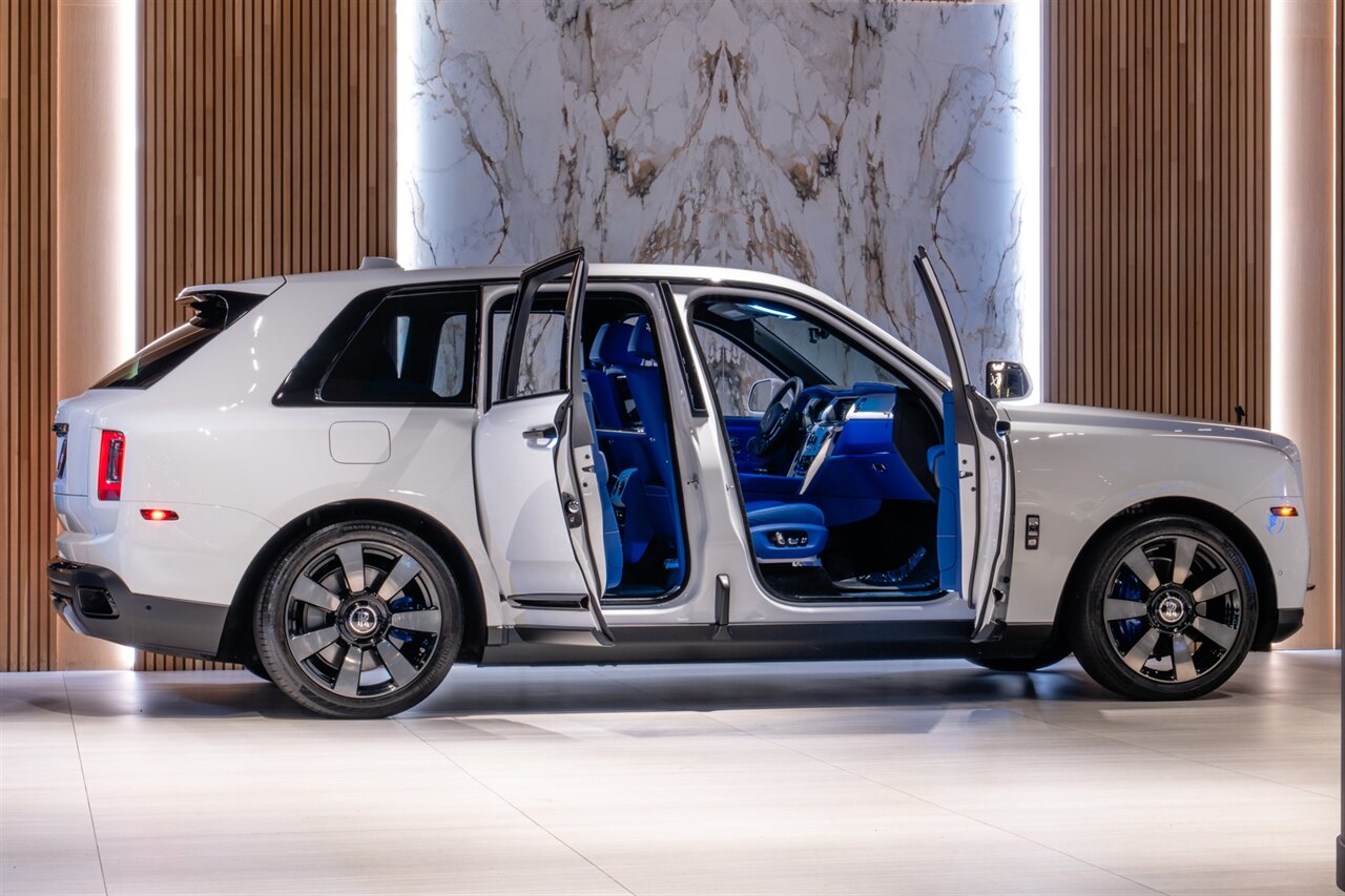 2023 Rolls-Royce Cullinan   - Photo 4 - Beverly Hills, CA 90212