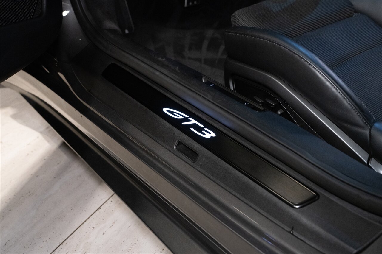 2022 Porsche 911 GT3 Touring   - Photo 14 - Beverly Hills, CA 90212