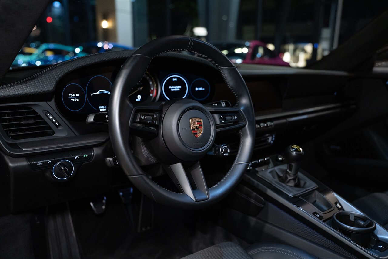 2022 Porsche 911 GT3 Touring   - Photo 17 - Beverly Hills, CA 90212