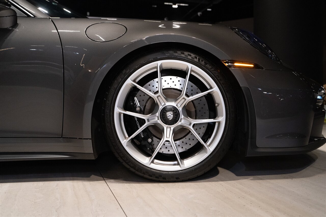 2022 Porsche 911 GT3 Touring   - Photo 35 - Beverly Hills, CA 90212