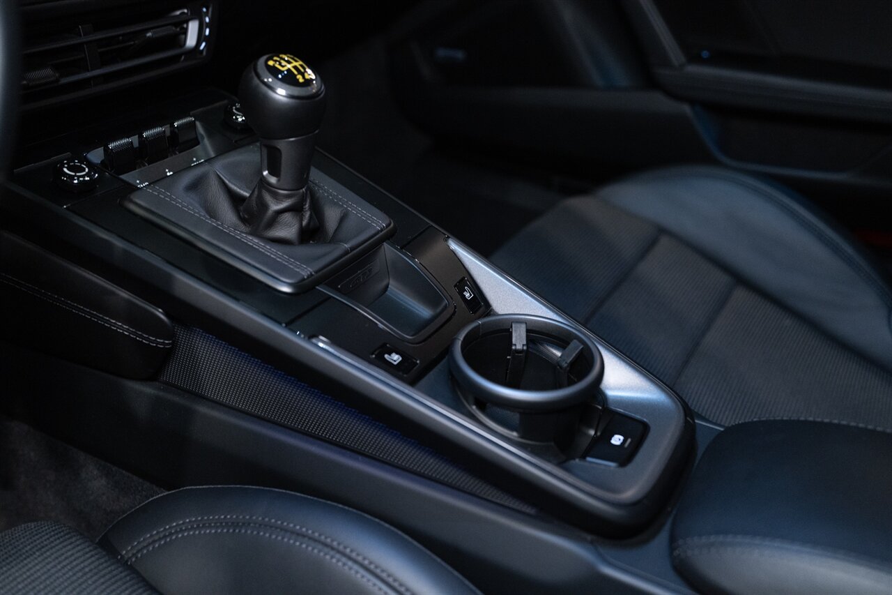 2022 Porsche 911 GT3 Touring   - Photo 18 - Beverly Hills, CA 90212