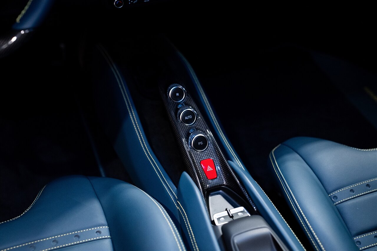 2022 Ferrari F8 Spider   - Photo 20 - Beverly Hills, CA 90212