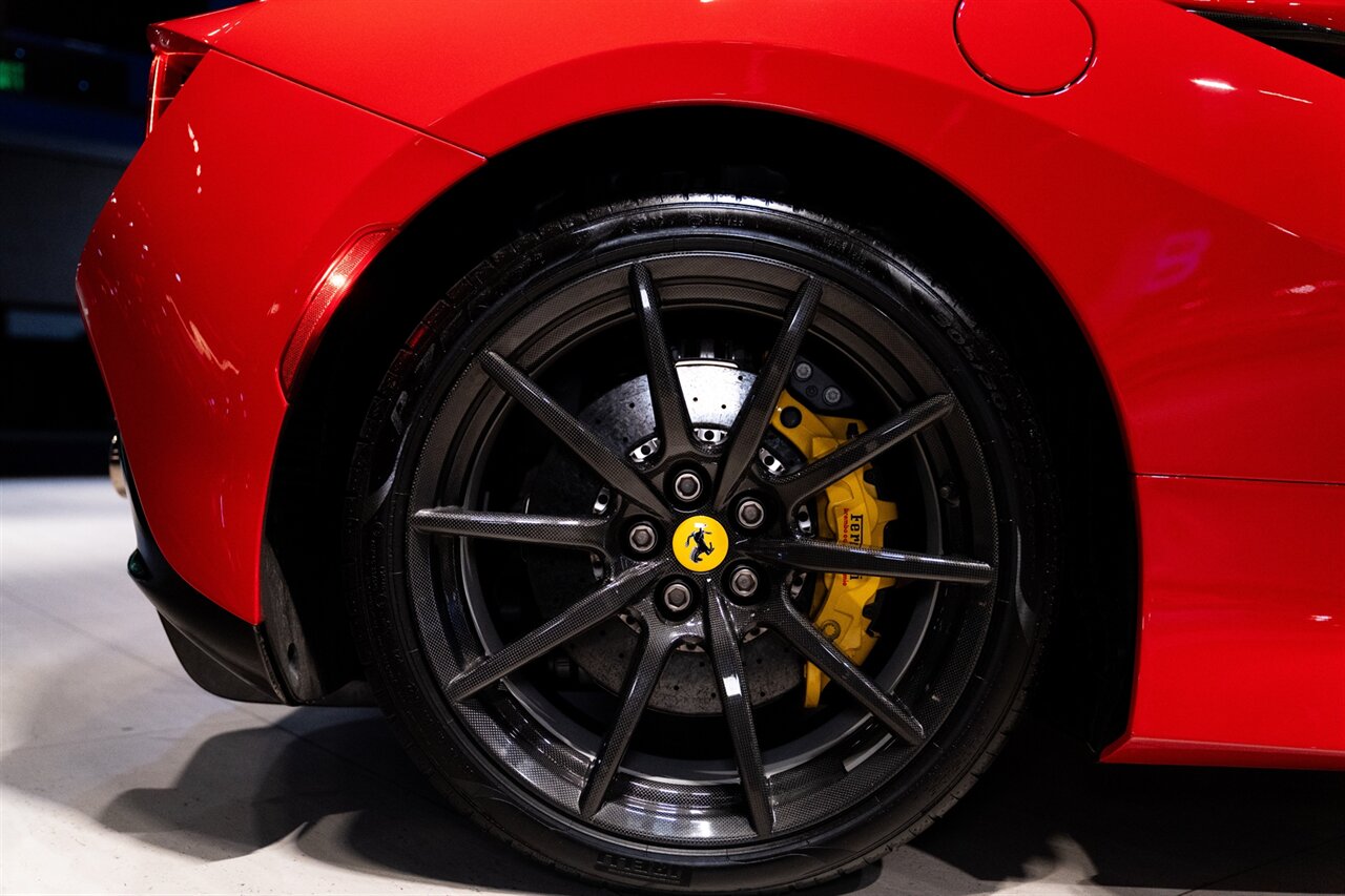 2022 Ferrari F8 Spider   - Photo 26 - Beverly Hills, CA 90212