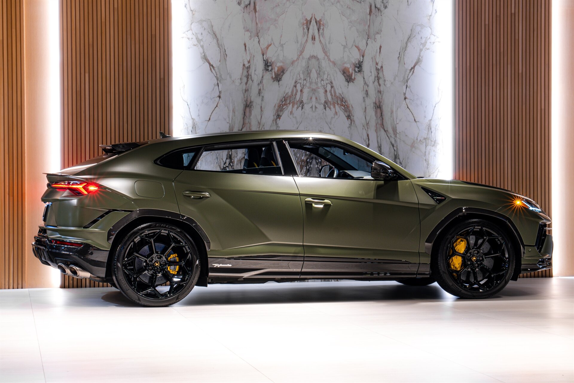 2023 Lamborghini Urus Performante - Photo 3