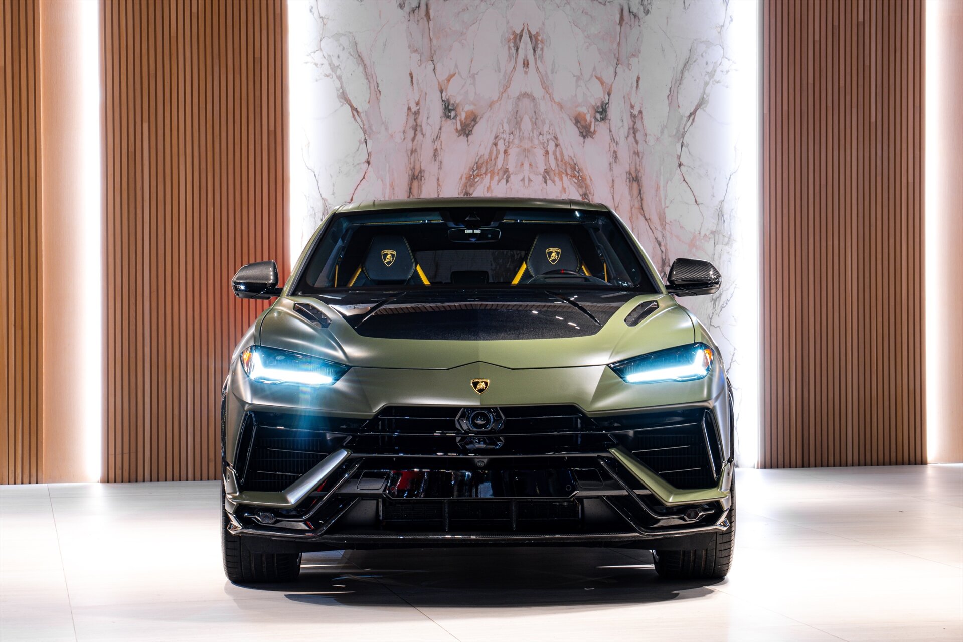 2023 Lamborghini Urus Performante - Photo 2