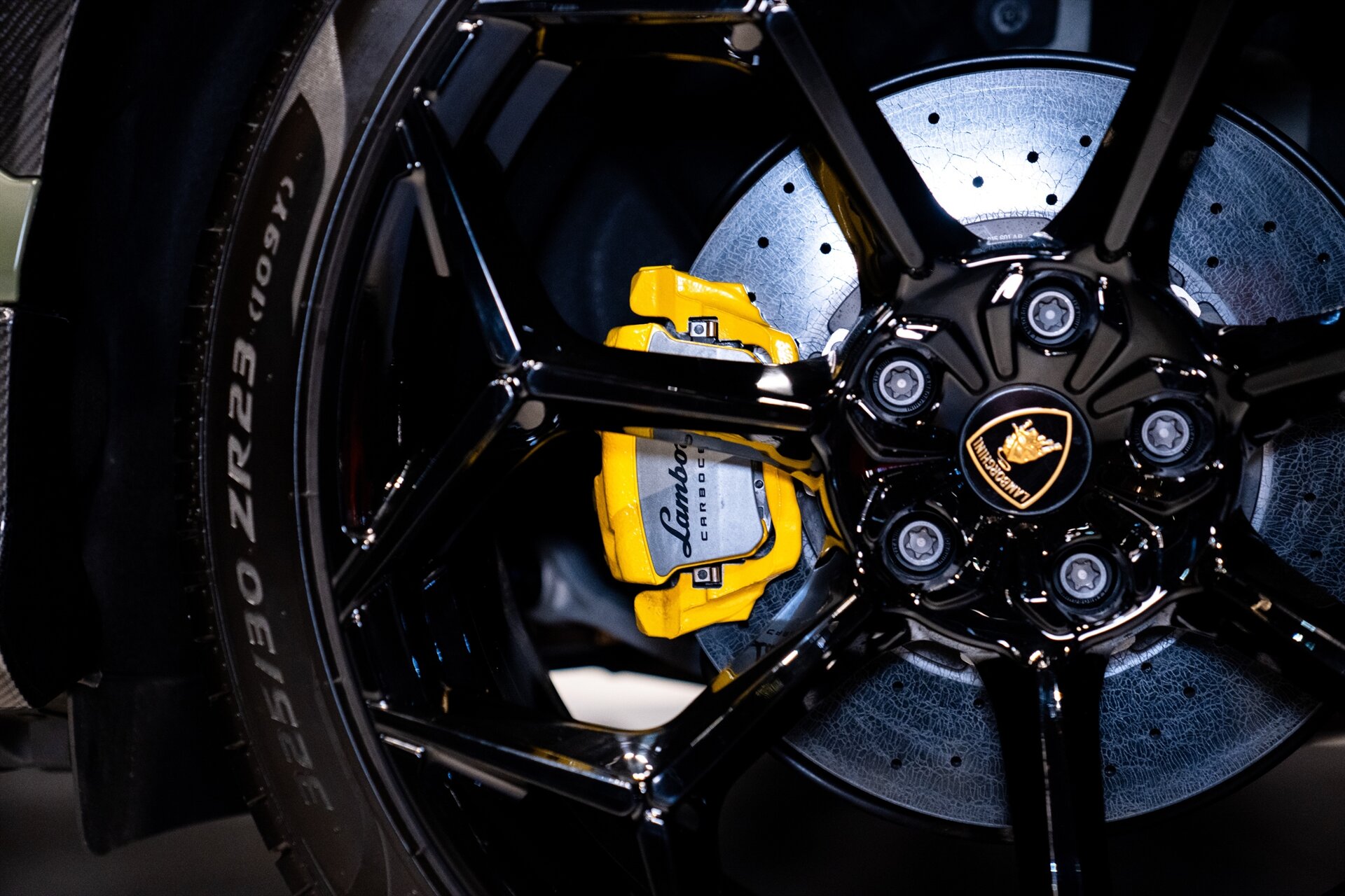 2023 Lamborghini Urus Performante - Photo 18