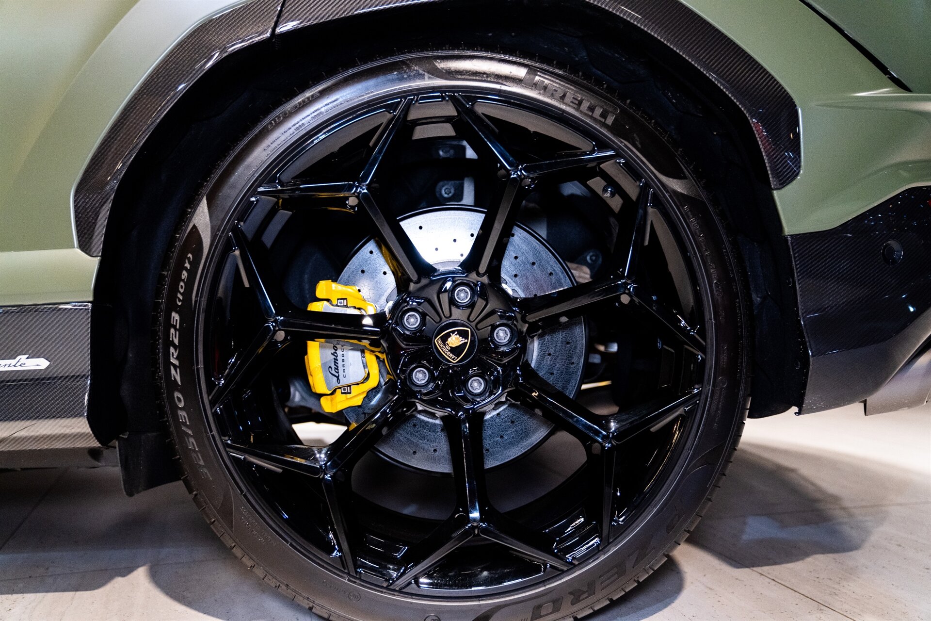 2023 Lamborghini Urus Performante - Photo 17