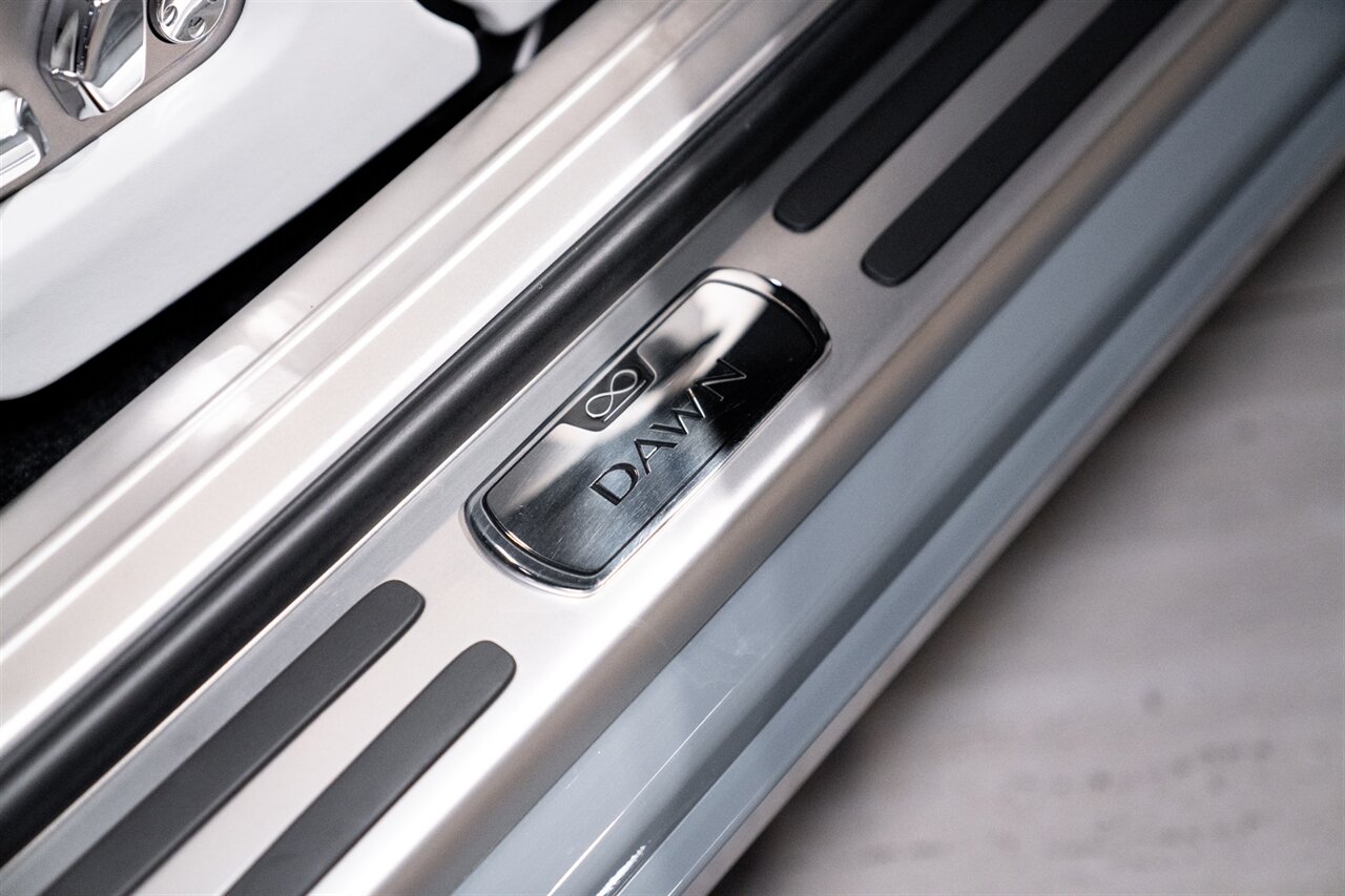 2020 Rolls-Royce Dawn Black Badge   - Photo 11 - Beverly Hills, CA 90212