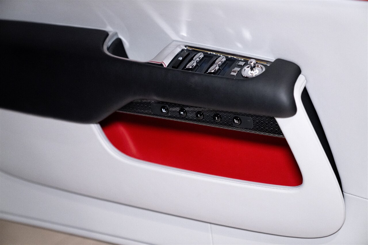 2020 Rolls-Royce Dawn Black Badge   - Photo 10 - Beverly Hills, CA 90212